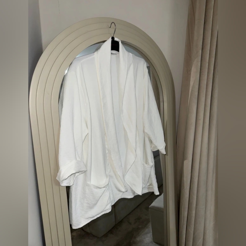 white waterfall thin jacket